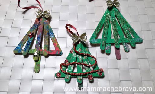 Lavoretti di Natale con stecchi di gelato o bastoncini di legno